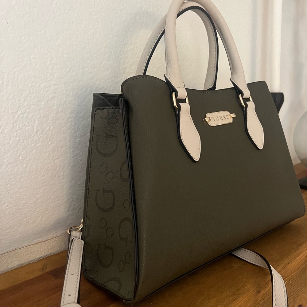Guess NWT Handbag Purse